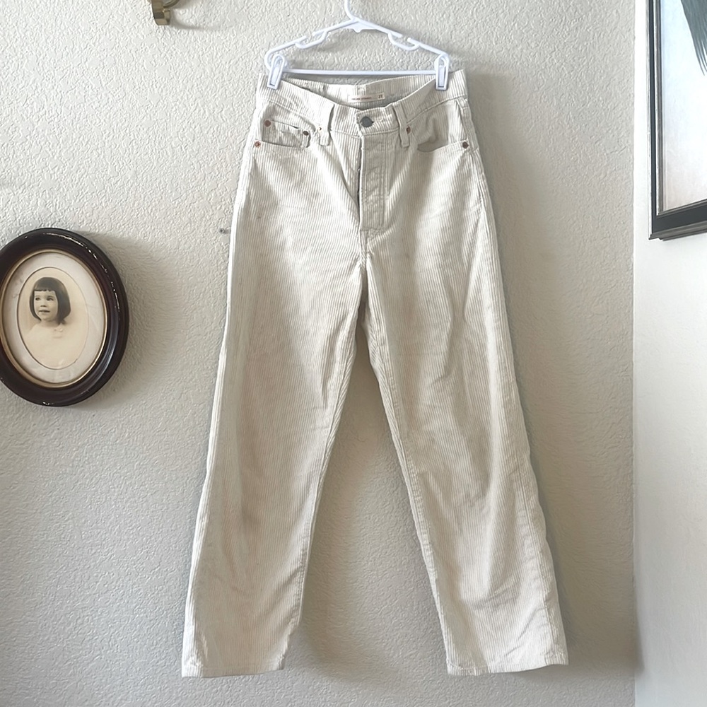 Levi’s Straight Ribcage cords *size 27/ivory*